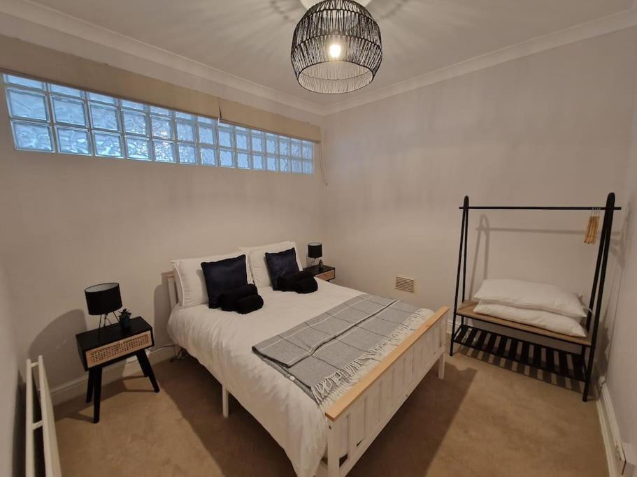 Lovely Seafront Apartment With Garden สวอนซี ภายนอก รูปภาพ